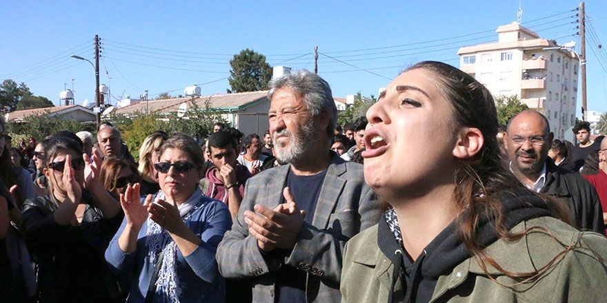 KANAL SİM GENÇLERE MİKROFON UZATTI