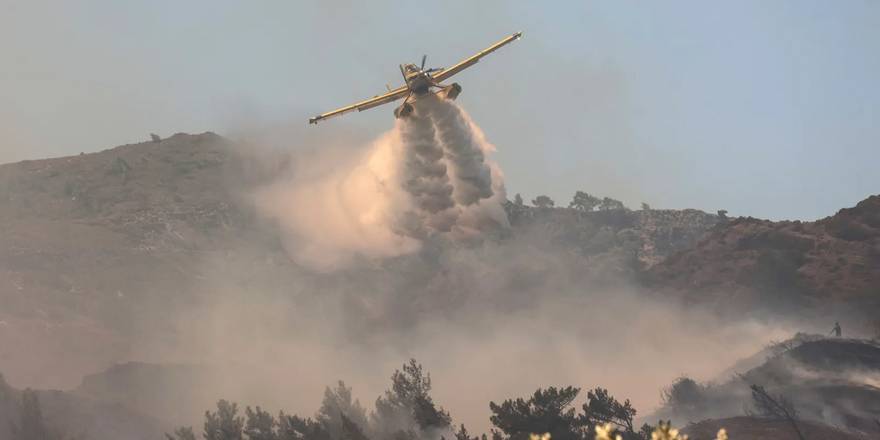 Yunanistan'da yangın söndürme uçağı düştü