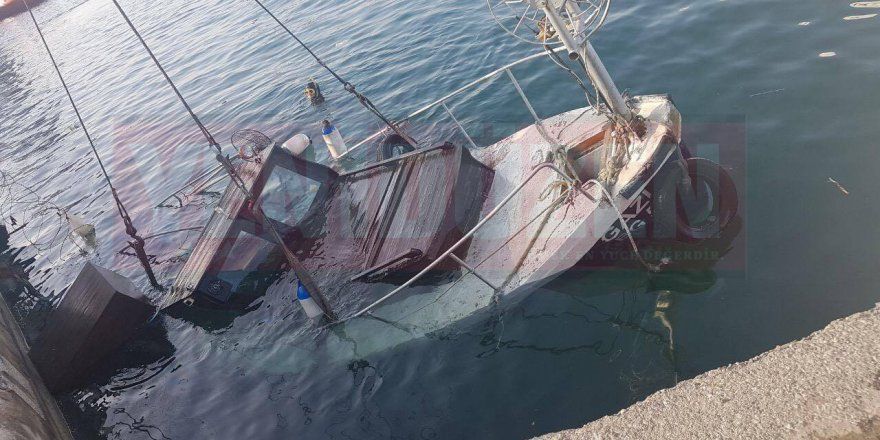 İskele yıkılırken çarpıcı görüntü